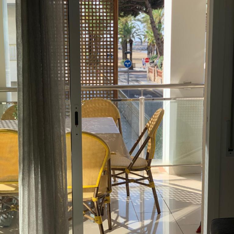 SOLIMAR 10 SALOU Solo FAMILIAS con Parking y piscina - Two-Bedroom Apartment - 63