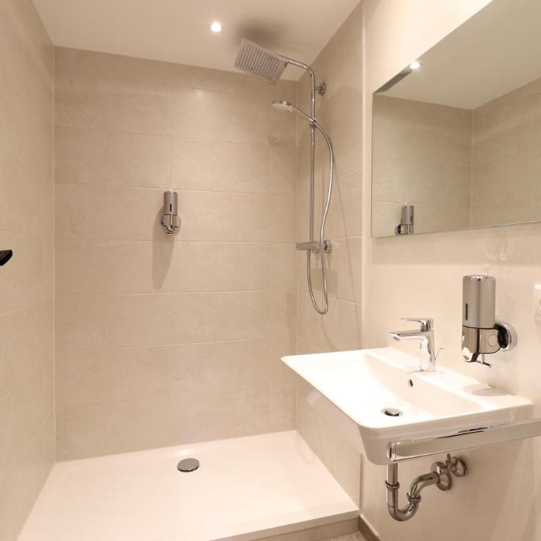 Das Fischer Boardinghouse KF - Superior Vierbettzimmer - 8