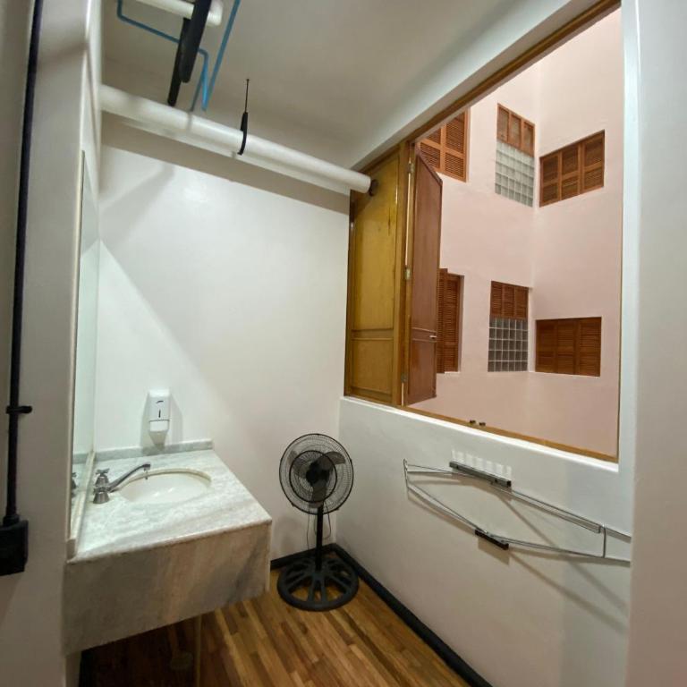 Hostel Mundo Joven Catedral - Quadruple Room with Private Bathroom - 3