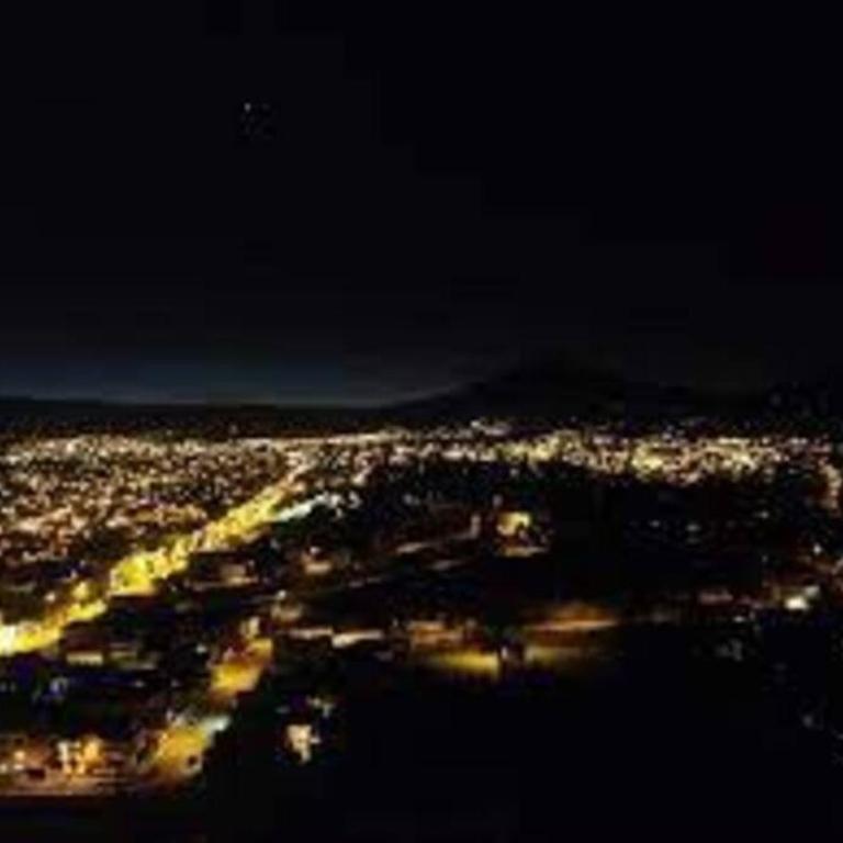 Hermoso Departamento Central Familiar Tu Refugio con Impresionantes Vistas a la Ciudad, Montañas y Nevados - Three-Bedroom Apartment - 27