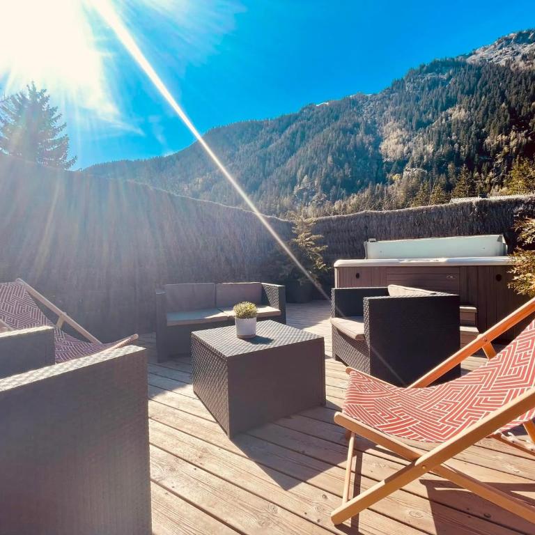 Chalet le petit Nicolas, jacuzzi, vue Mont Blanc - Chalet - 20