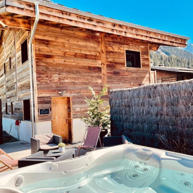 Chalet le petit Nicolas, jacuzzi, vue Mont Blanc - Chalet - 14