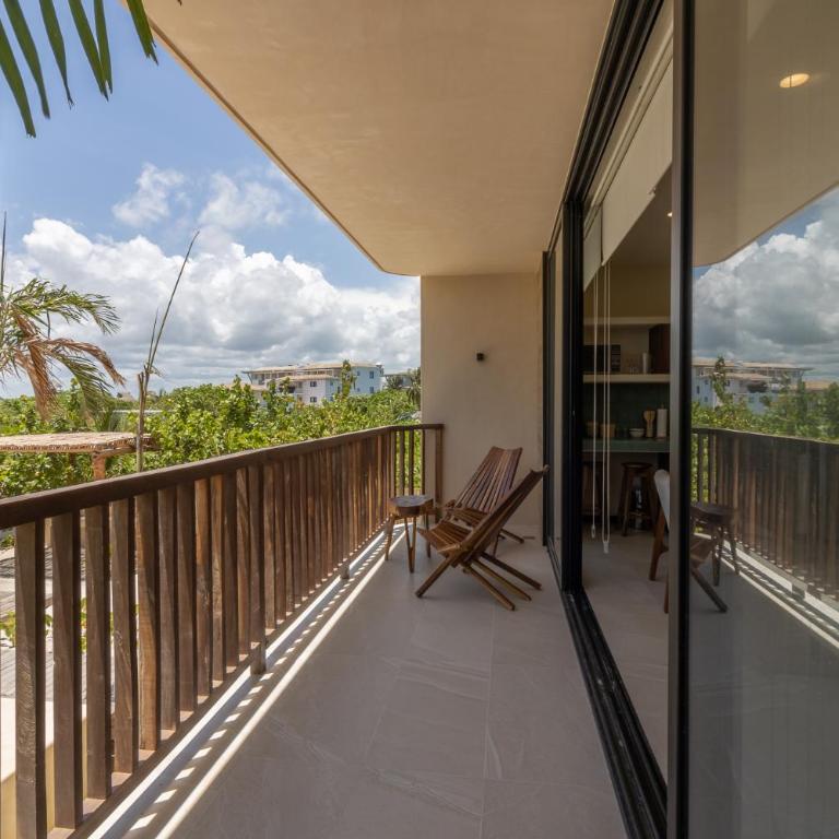 Beautiful Loft Steps From The Beach in Punta Cocos - D101 - Estudio con vistas a la piscina - 10