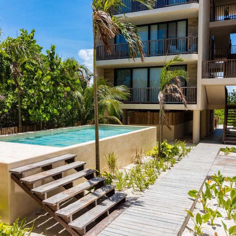 Beautiful Loft Steps From The Beach in Punta Cocos - D101 - Estudio con vistas a la piscina - 15