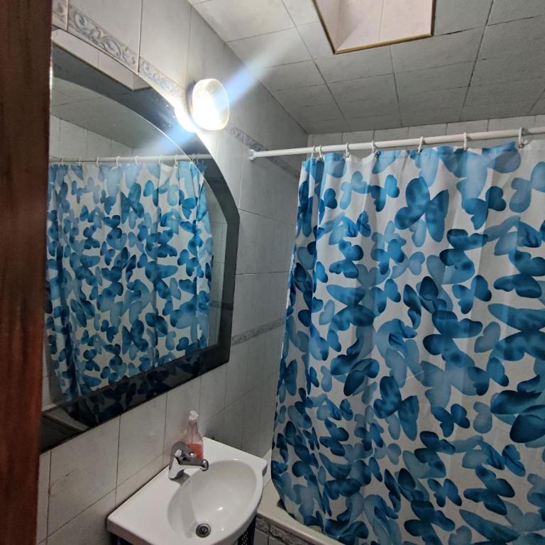 Hostel Ruca Potu - Habitación Cuádruple con baño privado externo - 14