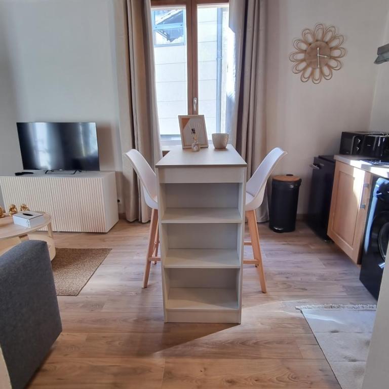 Studio avec beaucoup de Charme intra muros - One-Bedroom Apartment - 9