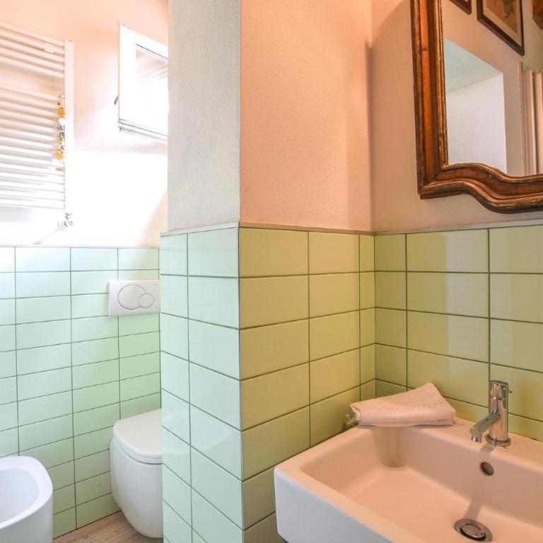 4 Bedroom Beautiful Apartment In Mantova - Appartamento con 4 Camere da Letto - 21