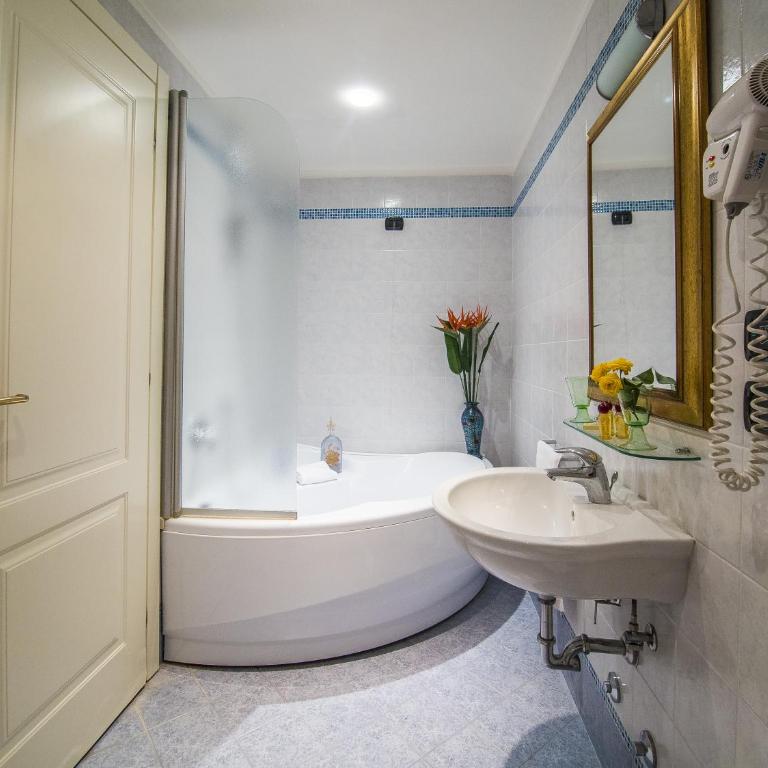 B&B Le Marie - Camera Queen con Vista Canale - 5