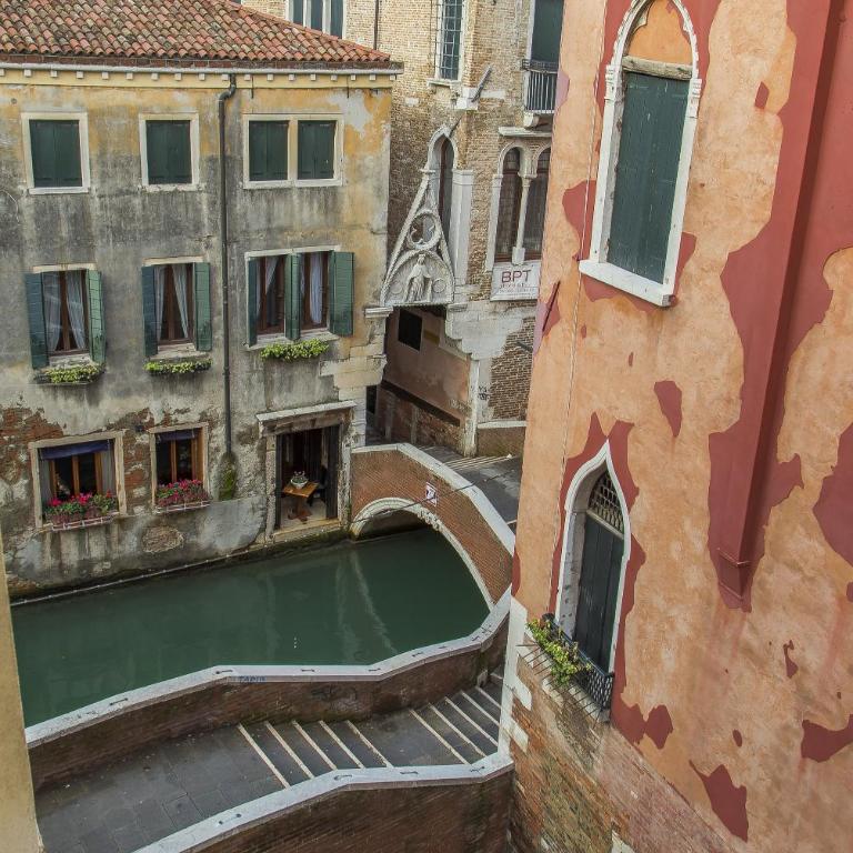 B&B Le Marie - Camera Matrimoniale con Vista Canale - 10