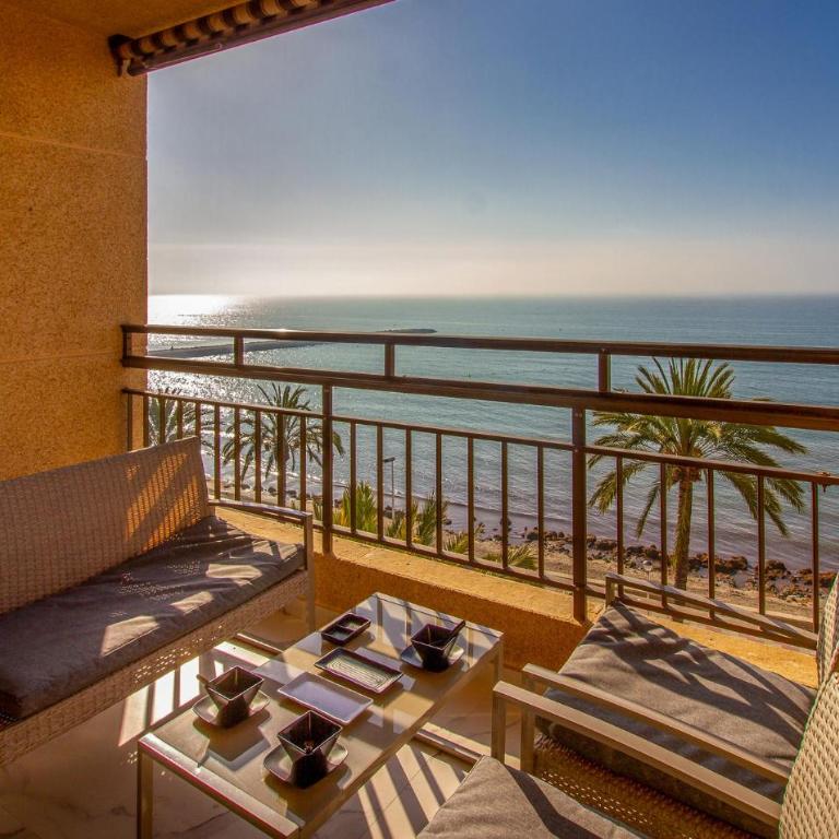 4 Bedroom Cozy Apartment In Santa Pola - Apartamento con 4 dormitorios - 9