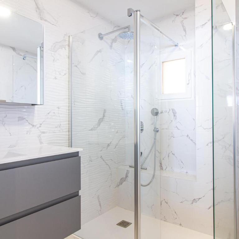 4 Bedroom Cozy Apartment In Santa Pola - Apartamento con 4 dormitorios - 22