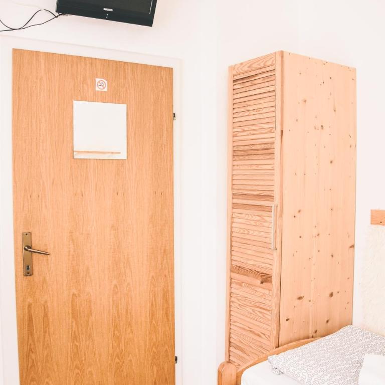 Pension s'Platzl Stuhleck - Kleines Zweibettzimmer - 3