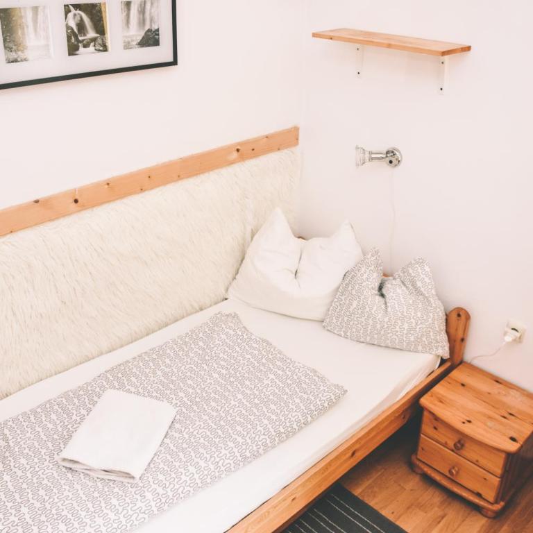 Pension s'Platzl Stuhleck - Kleines Zweibettzimmer - 5