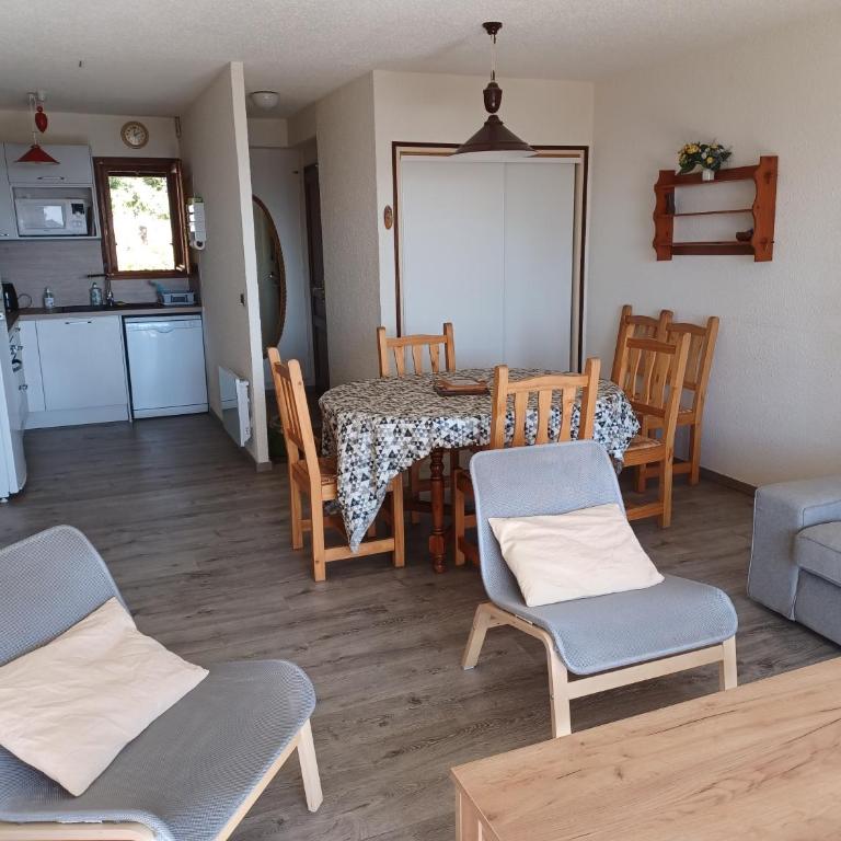 Les Sorbiers - Grand T4 ensoleillé avec Vue Panoramique - Appartement - 8