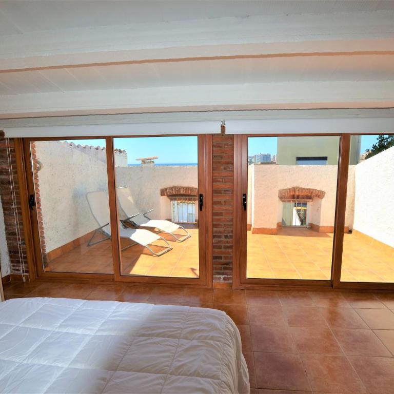 LUXURY HOUSE 8 PERSONS FRONT THE BEACH BLANES COSTA BRAVA - Villa - 8