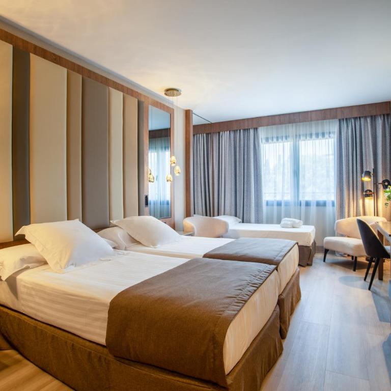 Hotel Granada Center - Double Room with Extra Bed - 1