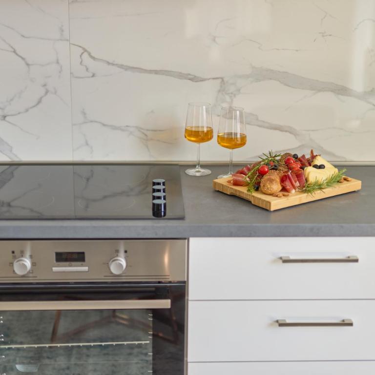 Moderna Luxury Apartments with HEATED pool - Apartman sa Balkonom - 10