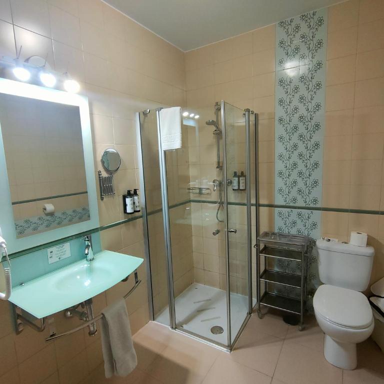 Hotel Boutique Convento Cádiz - Habitación Doble con cama supletoria - 2 camas - 2