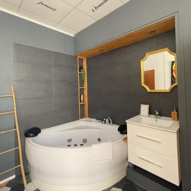 L'Appart d'Hugo - One-Bedroom Apartment - 13