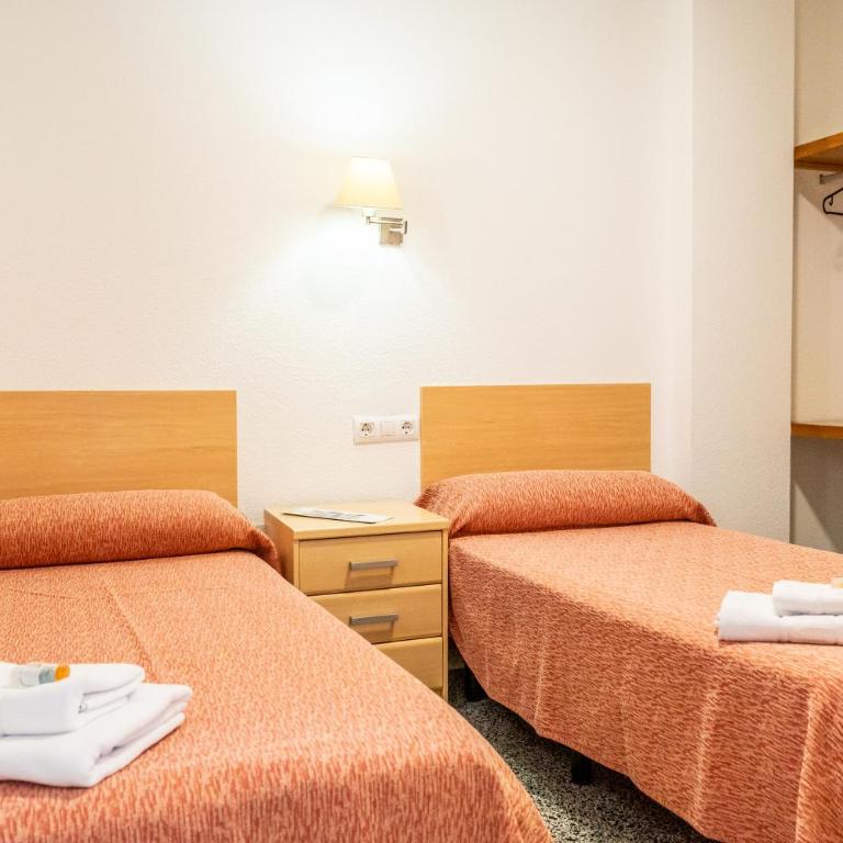 Albergue Inturjoven Jerez De La Frontera - Habitación Doble con baño privado - 2 camas - 9