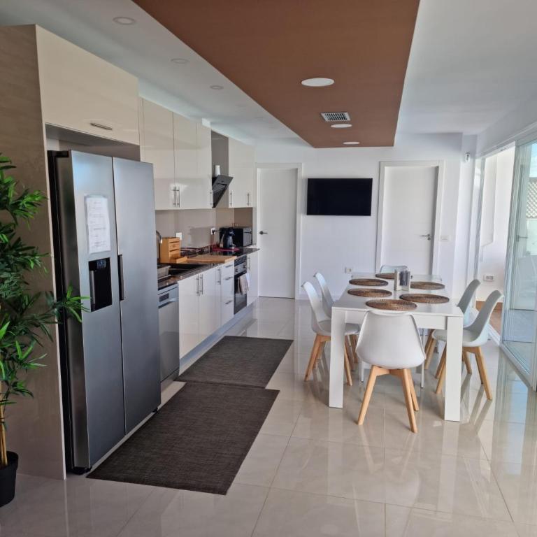 Villa moderna en Costa Adeje con Piscina privada y Cerca del Siam Park - Villa de 3 dormitorios - 9