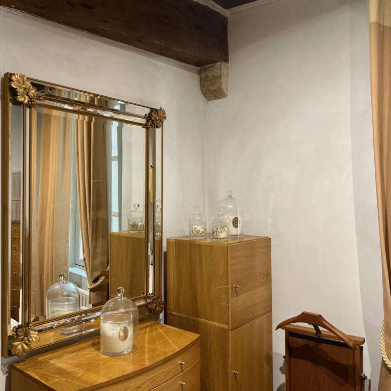 Quartier Montorgueil, voie piétonne, dans un immeuble du XVème - Appartement 1 Chambre - 2