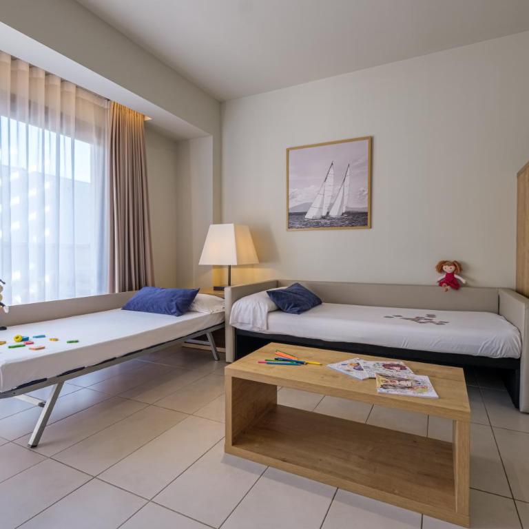 Estival ElDorado Resort - Suite Junior (2 adultos + 2 niños) - 4