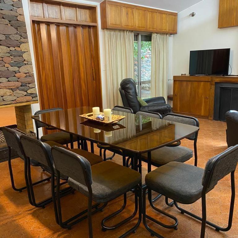 Casa Grande con estacionamiento - Five-Bedroom House - 1