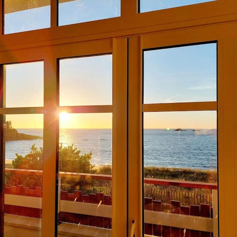 Vue sur Mer panoramique, accès direct plage - Three-Bedroom Villa - 35