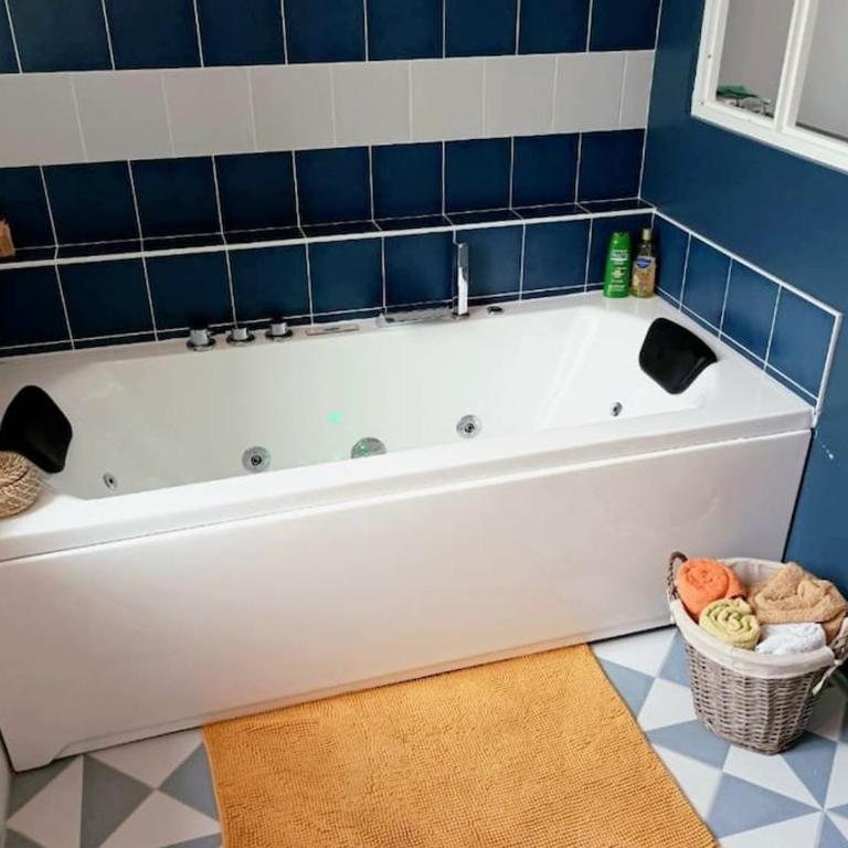 Vue sur Mer panoramique, accès direct plage - Three-Bedroom Villa - 42