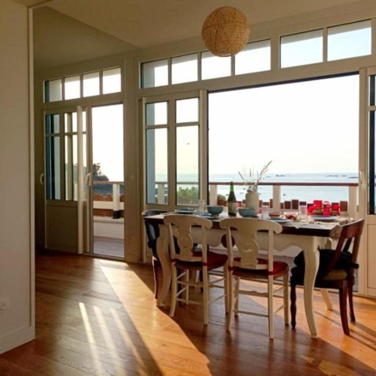 Vue sur Mer panoramique, accès direct plage - Three-Bedroom Villa - 4