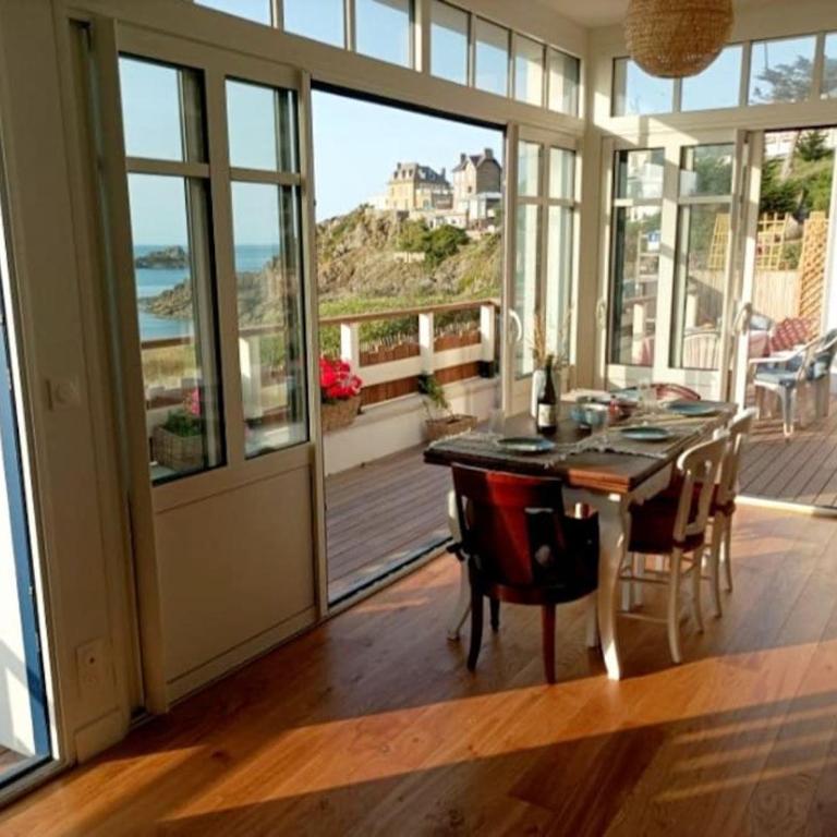 Vue sur Mer panoramique, accès direct plage - Three-Bedroom Villa - 6