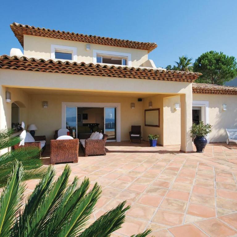 Lovely Home In Sainte-Maxime With Wifi - Four-Bedroom Vacation Home - 5