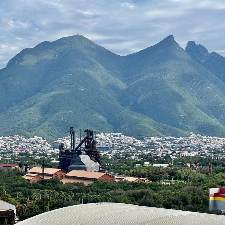 Industrial stylish 3-br. apartment & city views in front of Parque Fundidora & Arena Mty - Three-Bedroom Apartment - 1