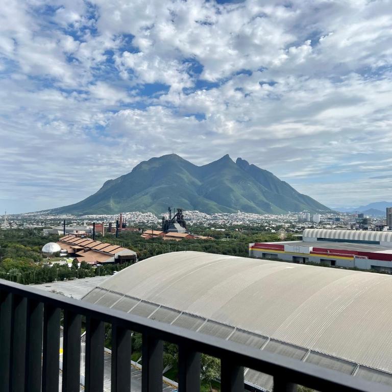 Industrial stylish 3-br. apartment & city views in front of Parque Fundidora & Arena Mty - Three-Bedroom Apartment - 23