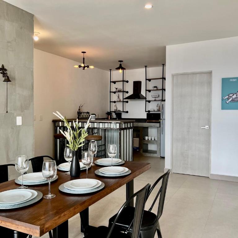 Industrial stylish 3-br. apartment & city views in front of Parque Fundidora & Arena Mty - Three-Bedroom Apartment - 10