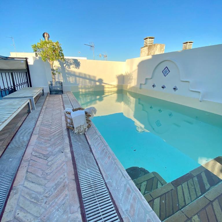 CASA PALACIO SXVIII CON PISCINA en centro histórico de SEVILLA - Villa - 1