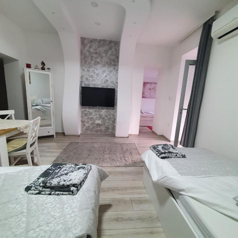 Carpe Diem Apartments - Family Room with Terrace - 13
