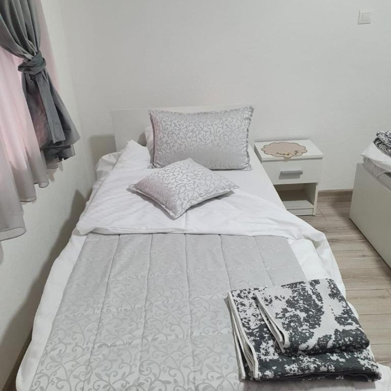 Carpe Diem Apartments - Family Room with Terrace - 9