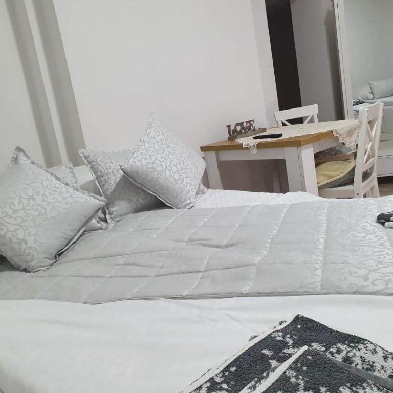 Carpe Diem Apartments - Family Room with Terrace - 8