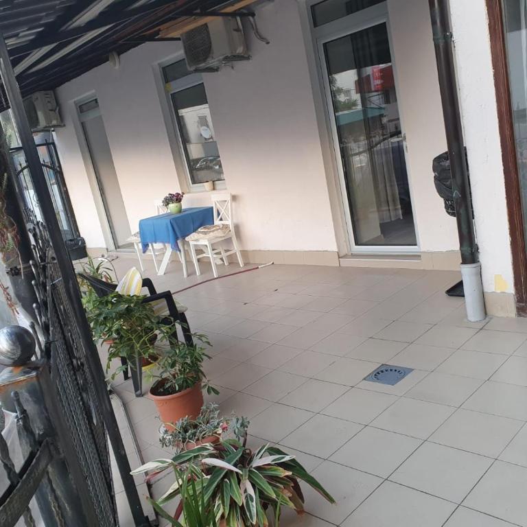 Carpe Diem Apartments - Family Room with Terrace - 5
