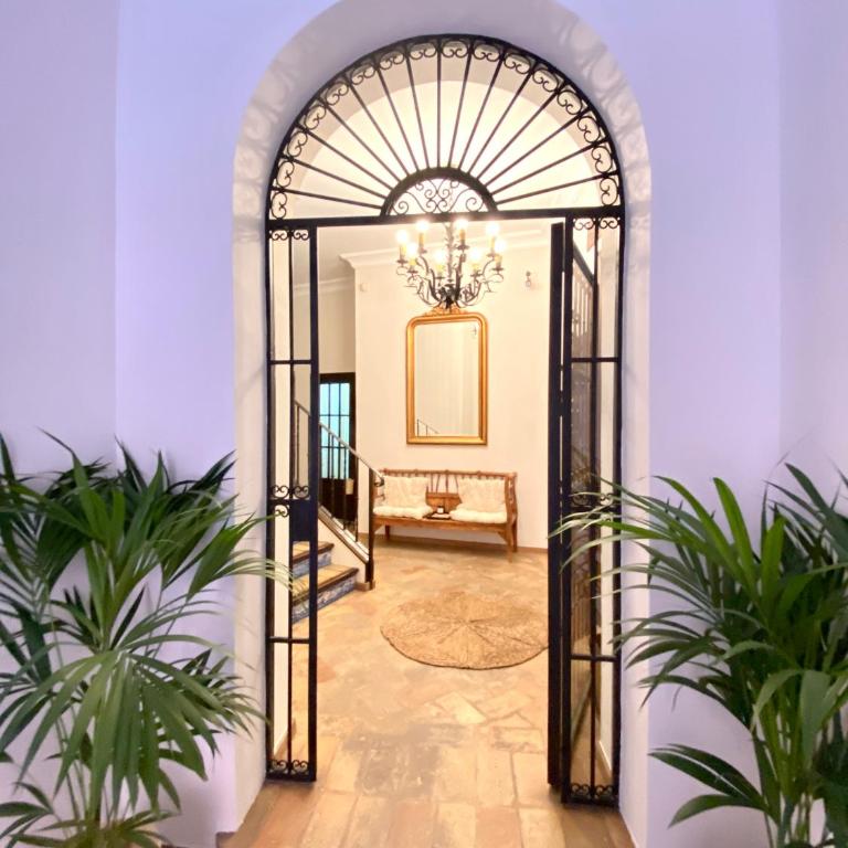 CASA PALACIO SXVIII CON PISCINA en centro histórico de SEVILLA - Villa - 10