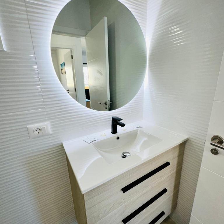 Newly renovated Vistas Muelle de Los Cristianos Pier view FREE WIFI - Apartamento de 1 dormitorio - 17