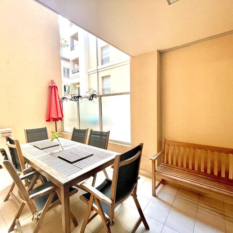 Jolie 3 pièces avec terrasse au vieux port, à 2 pas des plages et du palais. - Appartement 2 Chambres - 8