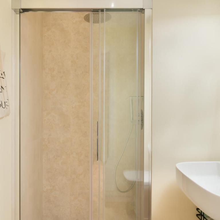 Hostal Evocare Madrid - Chambre Triple - 2
