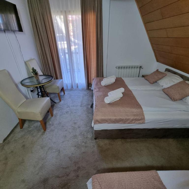 Pansion Rog Jahorina - Deluxe Triple Room - 4