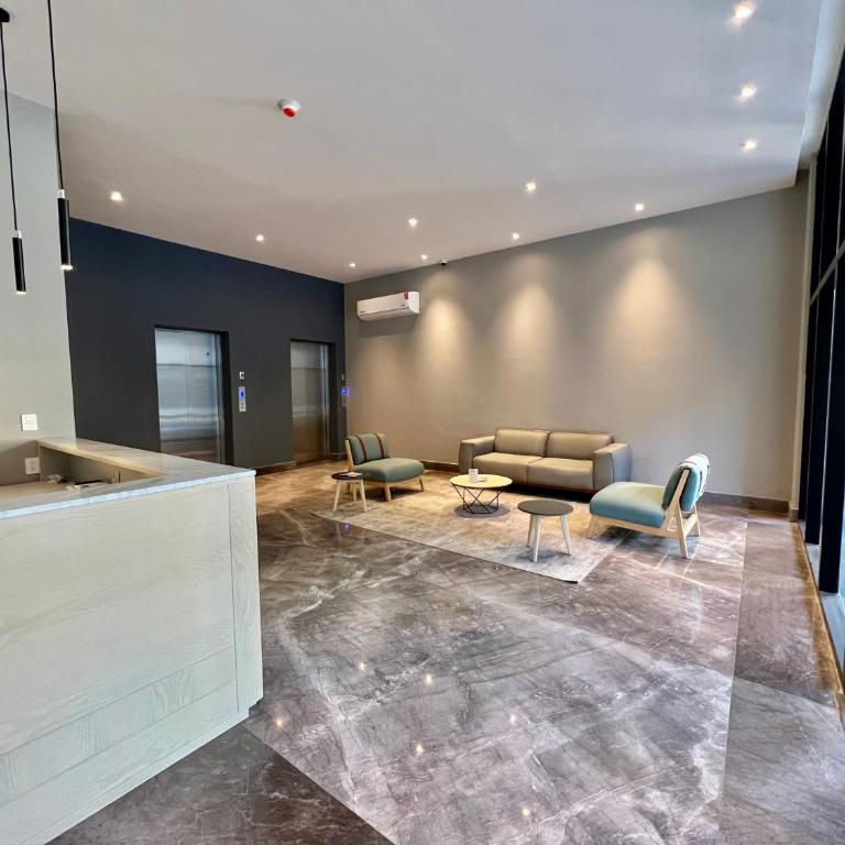 Industrial stylish 3-br. apartment & city views in front of Parque Fundidora & Arena Mty - Three-Bedroom Apartment - 40