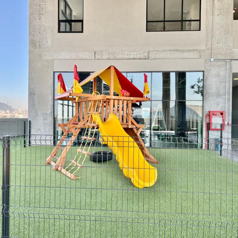 Industrial stylish 3-br. apartment & city views in front of Parque Fundidora & Arena Mty - Three-Bedroom Apartment - 28
