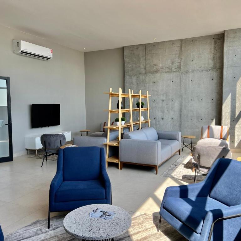 Industrial stylish 3-br. apartment & city views in front of Parque Fundidora & Arena Mty - Three-Bedroom Apartment - 35