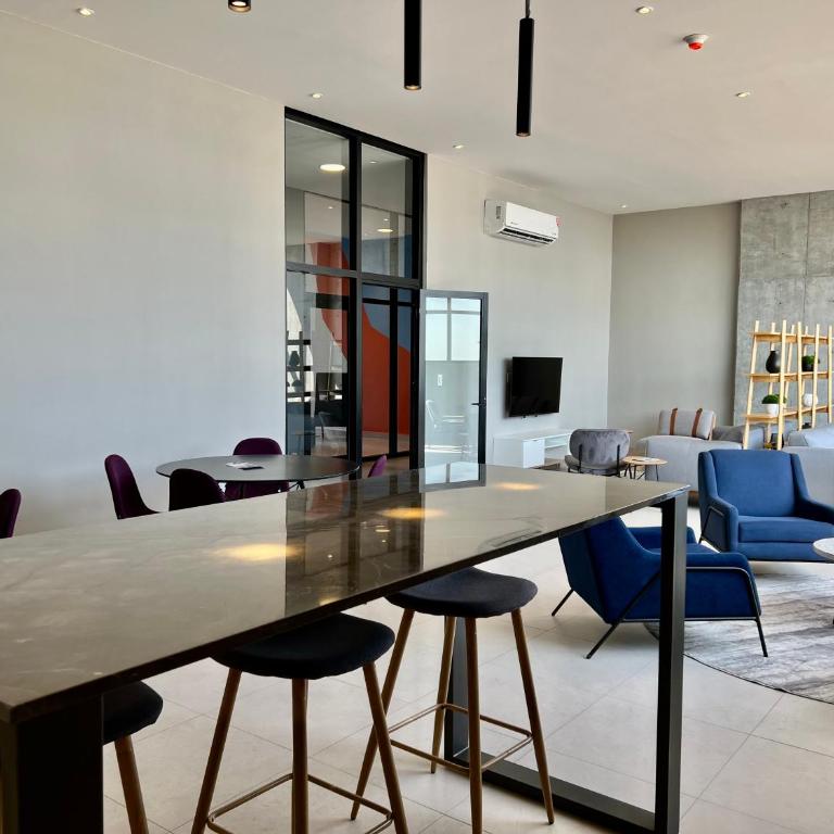 Industrial stylish 3-br. apartment & city views in front of Parque Fundidora & Arena Mty - Three-Bedroom Apartment - 34